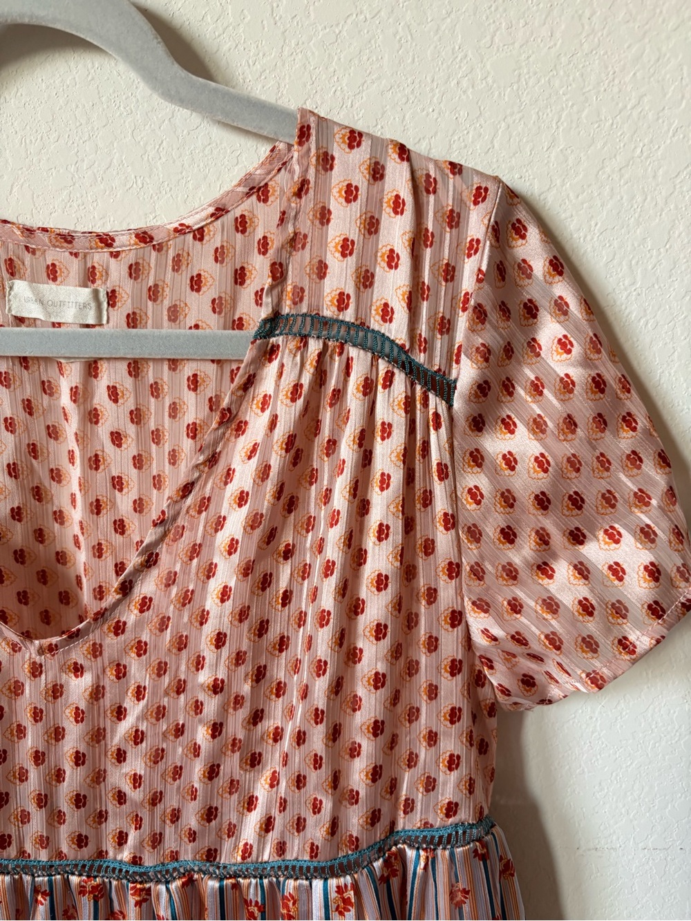 Urban Outfitters Flowy Satin Dress size M - Picture 5 of 8